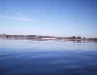 Memorial Beach from Killdeer1.jpg (100445 bytes)
