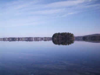 Middle Pond Lake level to Goat Island.jpg (96324 bytes)