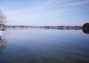 Middle Pond from Pt Breeze2.jpg (97222 bytes)